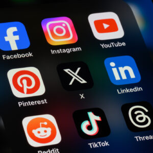 Social media la gi?